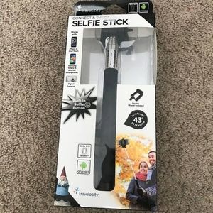 Travelocity Connect & Shoot SELFIE STICK